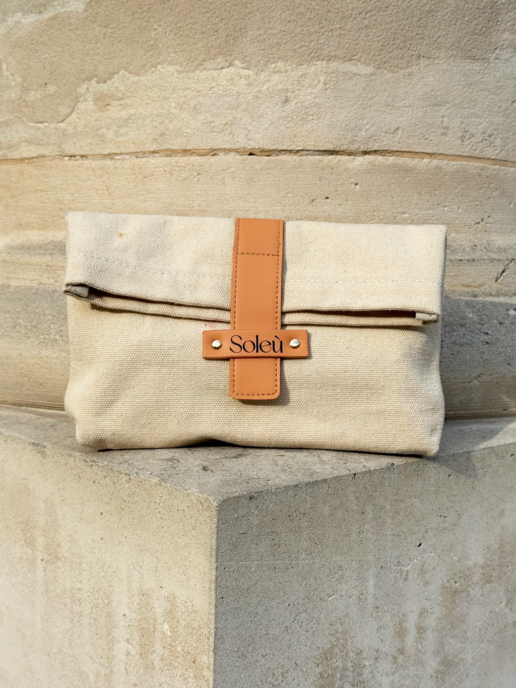 012 - Trousse + 1 produit mystère